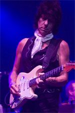 Jeff Beck spelar gitarr