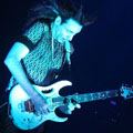 Steve Vai med gitarr